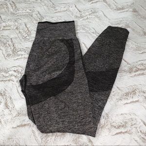 VS PINK High-Waisted Black Seamless Leggings